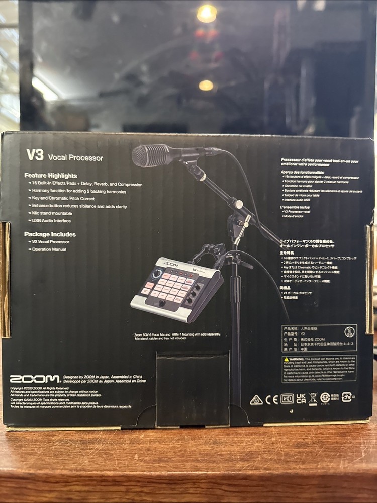 Zoom V3 Vocal Processor, Vocal Effects Pedal, 3-Part Harmony, Pitch Correction