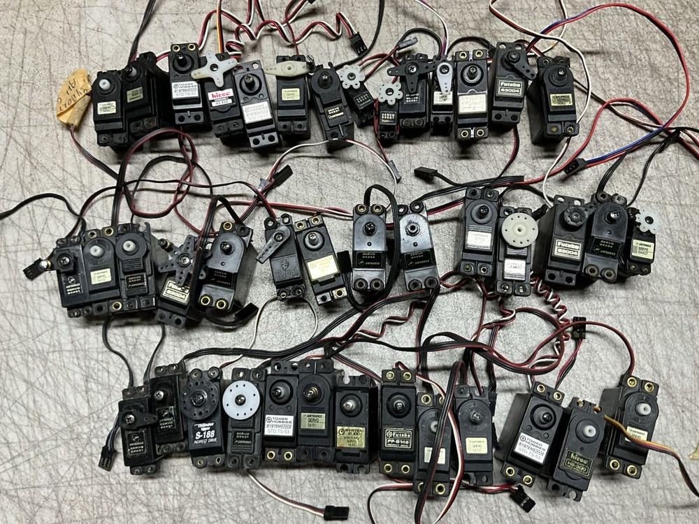 Miscellaneous Servo Lot (41 Servos)