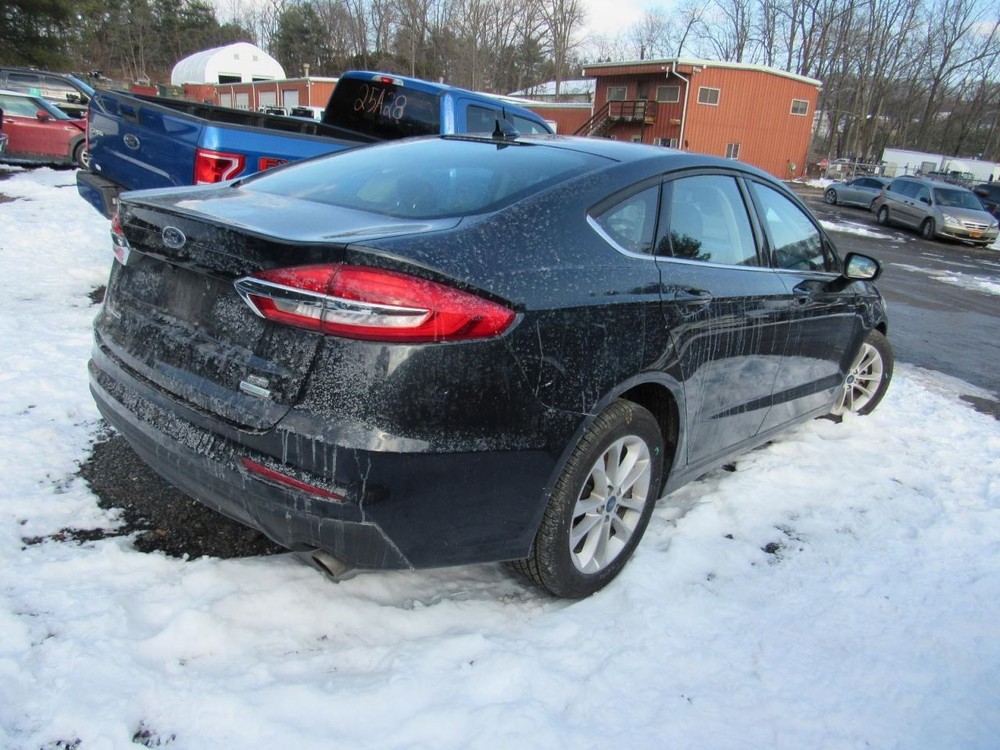 FUSION 2020 Glove Box 1022907