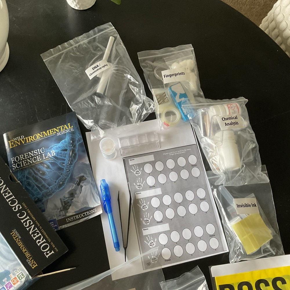 WILD ENVIRONMENTAL SCIENCE Forensic Science Lab - Crime Scene Science Kit STEM