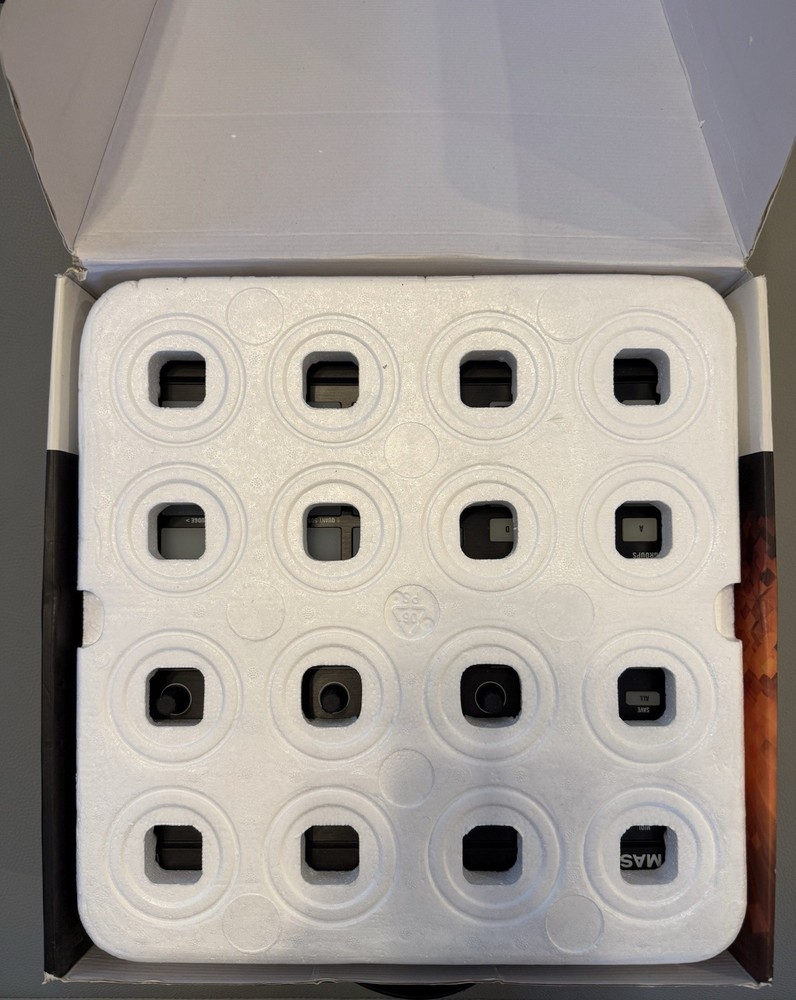 Native Instruments MASCHINE Groovebox Studio Black, 16 Pads, USB, Effects