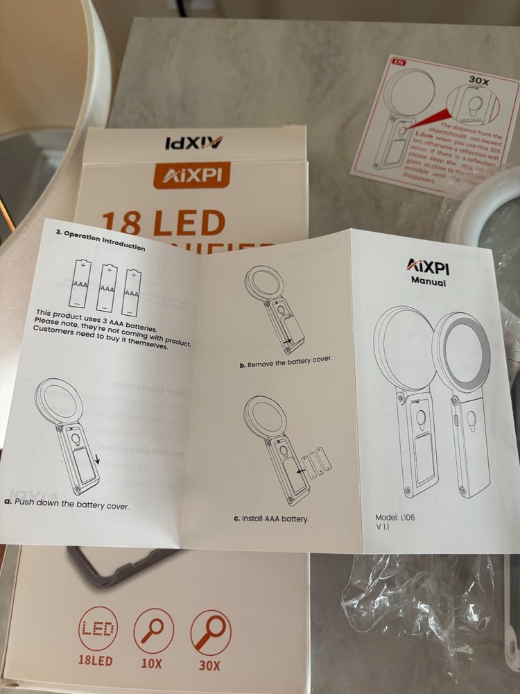 AIXPI 18 LED Magnifier- Multifunctional Light Source Switching Magnifying Glass