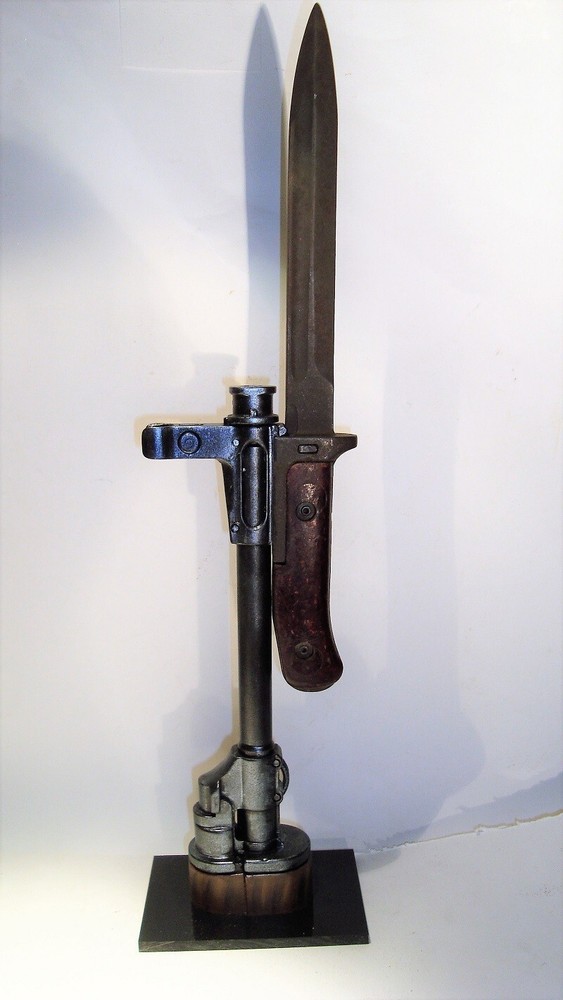 Support display stand for Sa VZ 58 bayo.