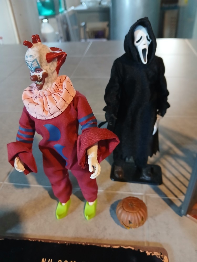 “Ultimate Horror Icon Figurine Set – Hellraiser, IT, Scream, Hannibal + Novelty