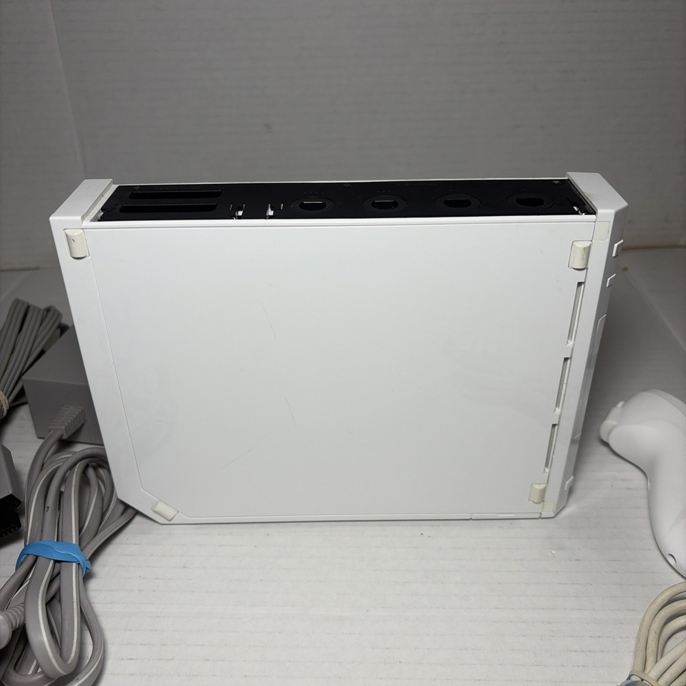 Nintendo Wii Video Game Console Working With Cables, 1 Controller. Read