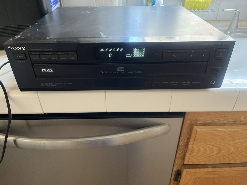 Sony CDP-C225 5 Compact Disc CD Player Automatic Loading System Linear READ..!