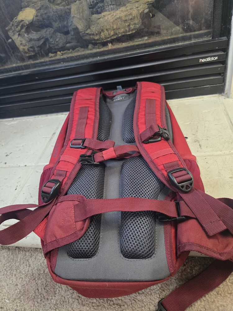 Quest Adrift 2l Hrdration Backpack Red Used