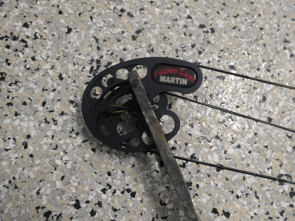 Martin Magnum Tracer Compound Bow With Case