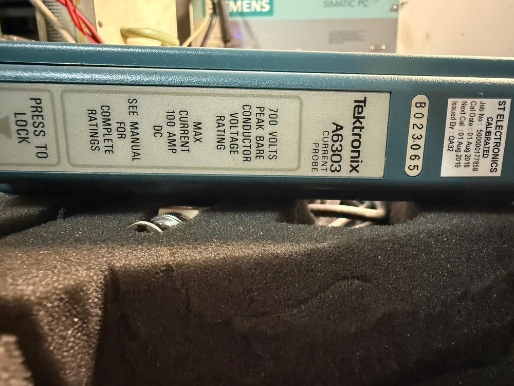 TEKTRONIX A6303 100A CURRENT PROBE WITH CARRY CASE