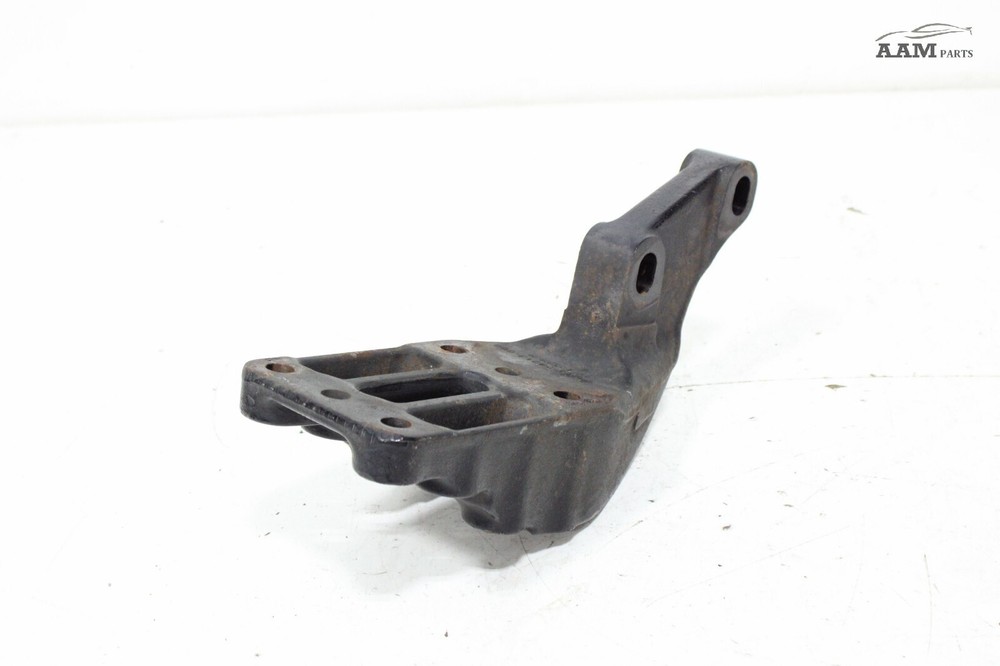 2018-2024 FREIGHTLINER CASCADIA FRONT LEFT SIDE CROSSMEMBER SUPPORT BRACKET OEM