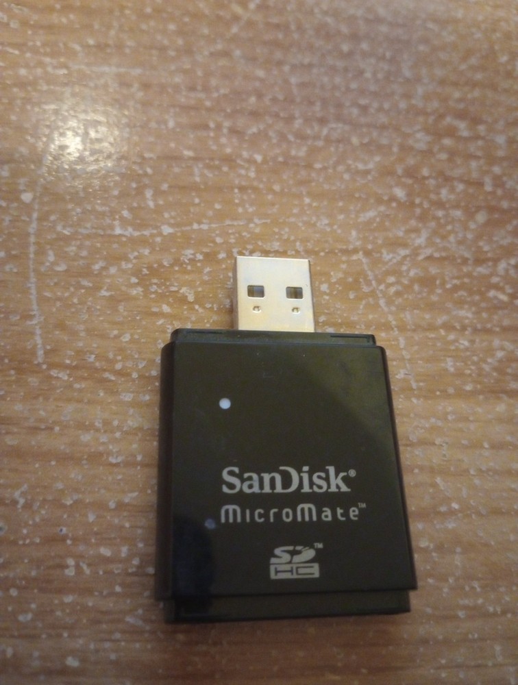 SanDisk MicroMate SDDR-113    SD SDHC Card Reader   USB 2.0  Black