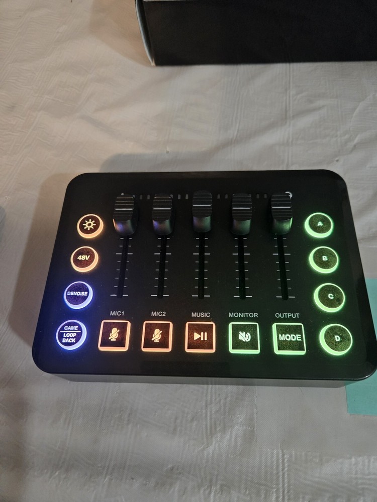 KNYBTHY Gaming Audio Mixer streaming RGB PC Mixer With XLR Microphone Interface