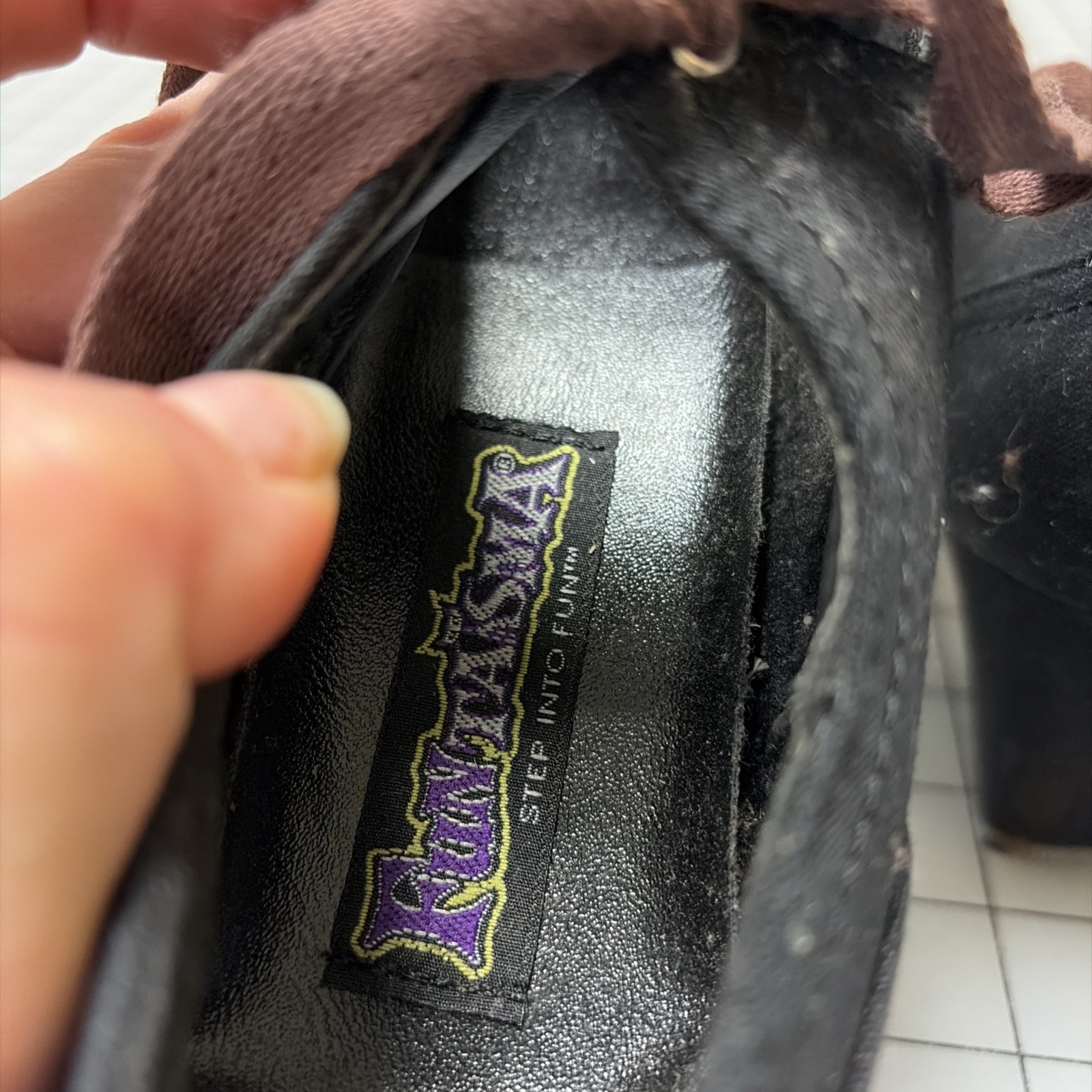 'Costume' style Women's Colonial era Shoes with tan tape ribbon, SZ 10 (W)