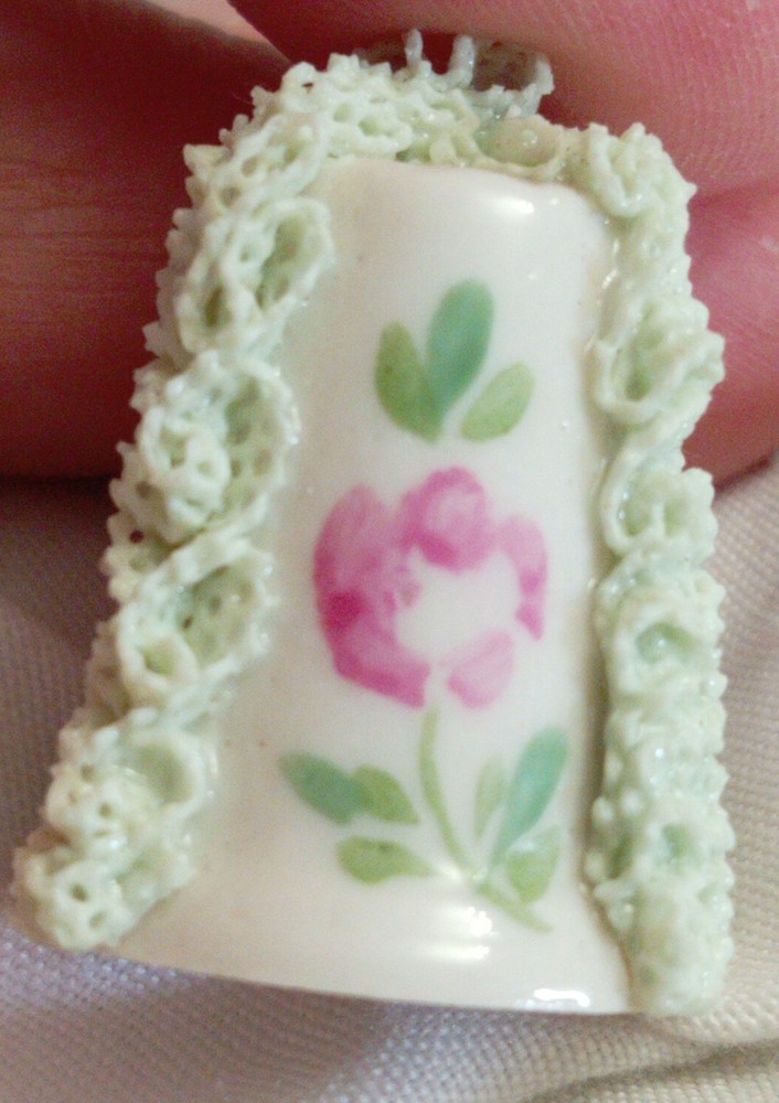 Irish Dresden Thimble 1986