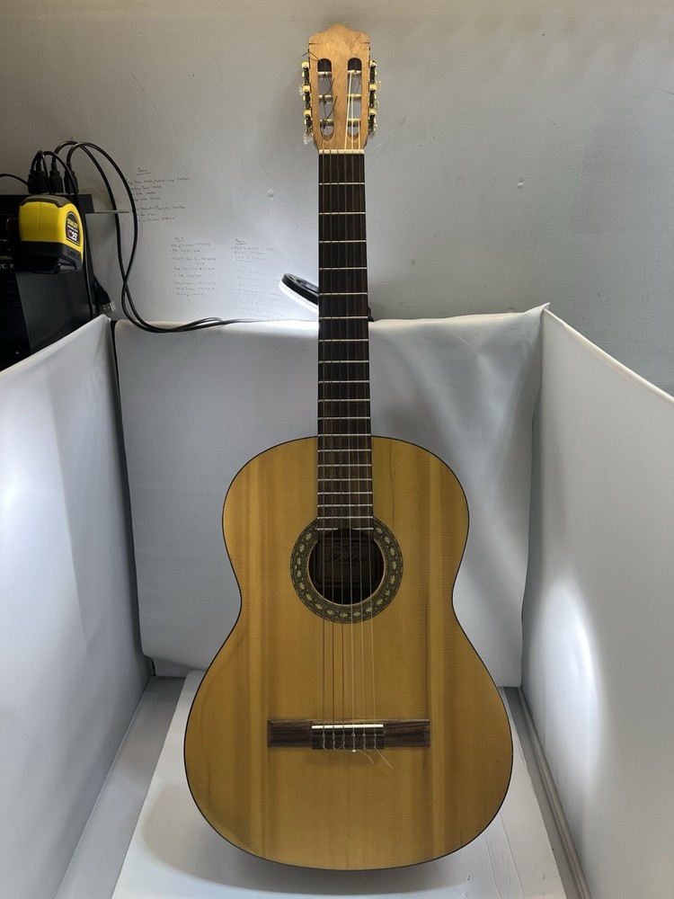 Hohner HC620 Classical Guitar Solid Top 2-Way Truss Rod