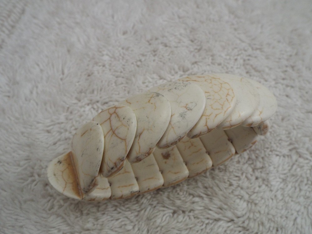White Howlite Stone Bead Stretch Bracelet (A31)