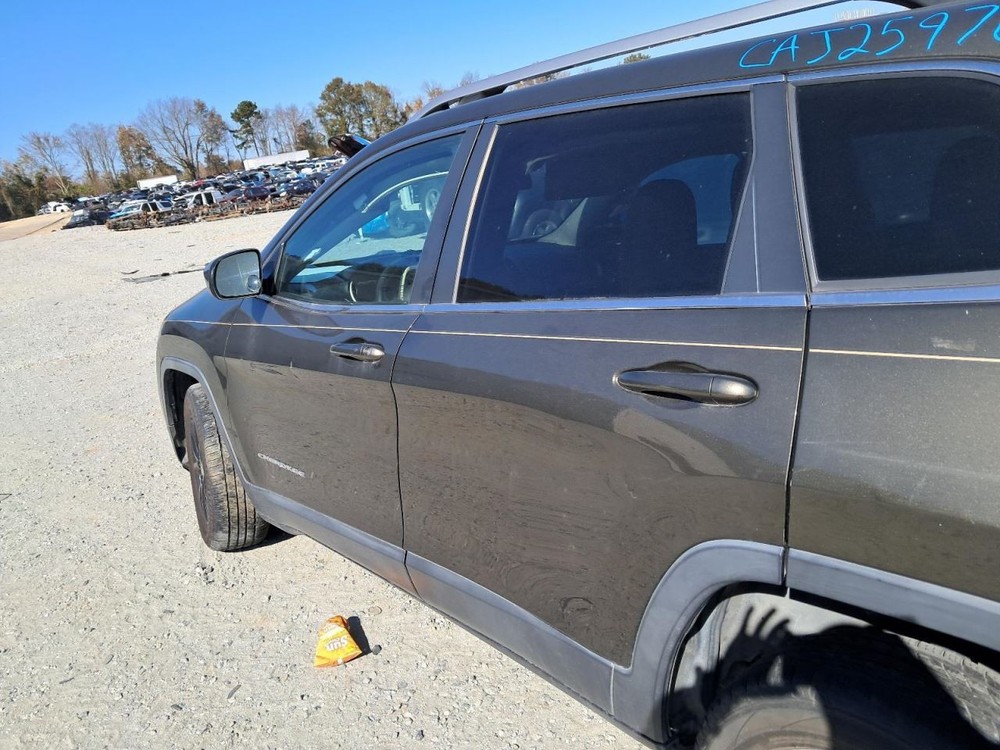 CHEROKEE 2015 Glove Box 4863443