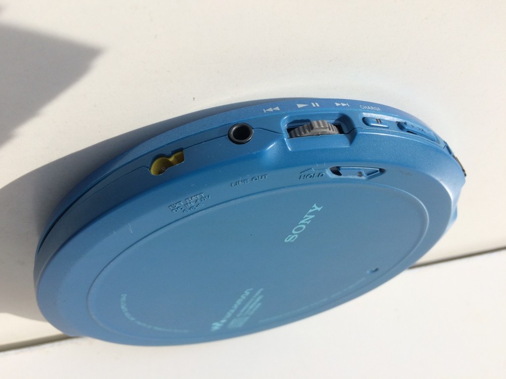 Sony D-EJ700 CD Walkman Portable CD Player Discman blue working all