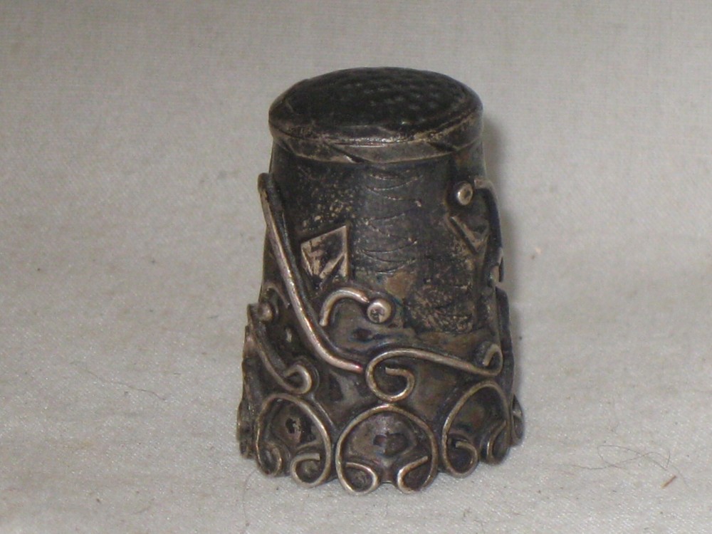 ornate vintage sterling silver thimble unique modern leaf pattern 6 grams