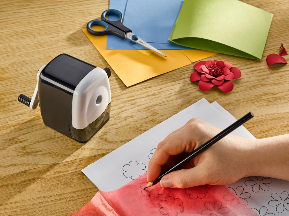 Dahle 133 Pencil Sharpener with Automatic Cutting System, Adjustable Point, A...