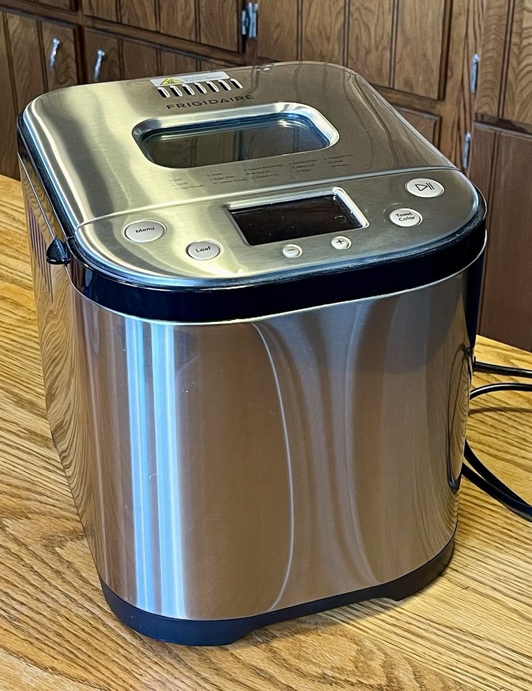 Frigidaire EBRM100-SSBLACK 2-Pound Stainless Steel Bread Maker