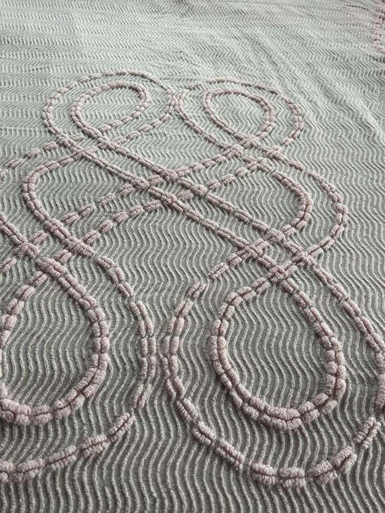 VINTAGE LIGHT WEIGHT COTTON CHENILLE BEDSPREAD 99” X 79” Light Pink