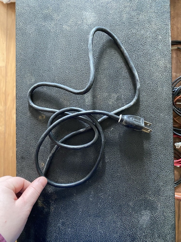 B&K Precision Model 415 Solid State Sweep/Marker Generator With Cords Untested