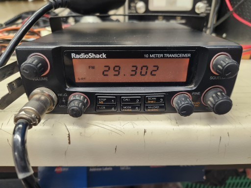 Radio Shack Realistic HTX-10 Ten Meter Transceiver, With Microphone &Bracket,