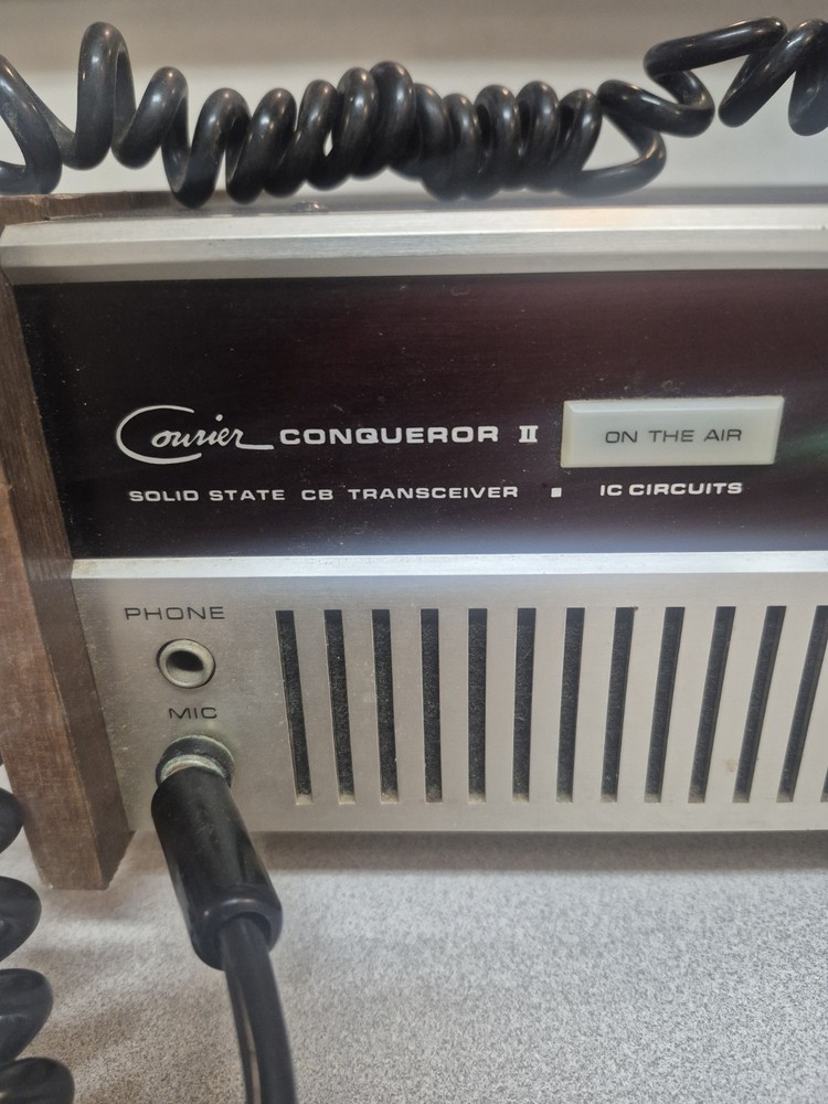 Courier Conqueror II CB Solid State Transceiver TESTED
