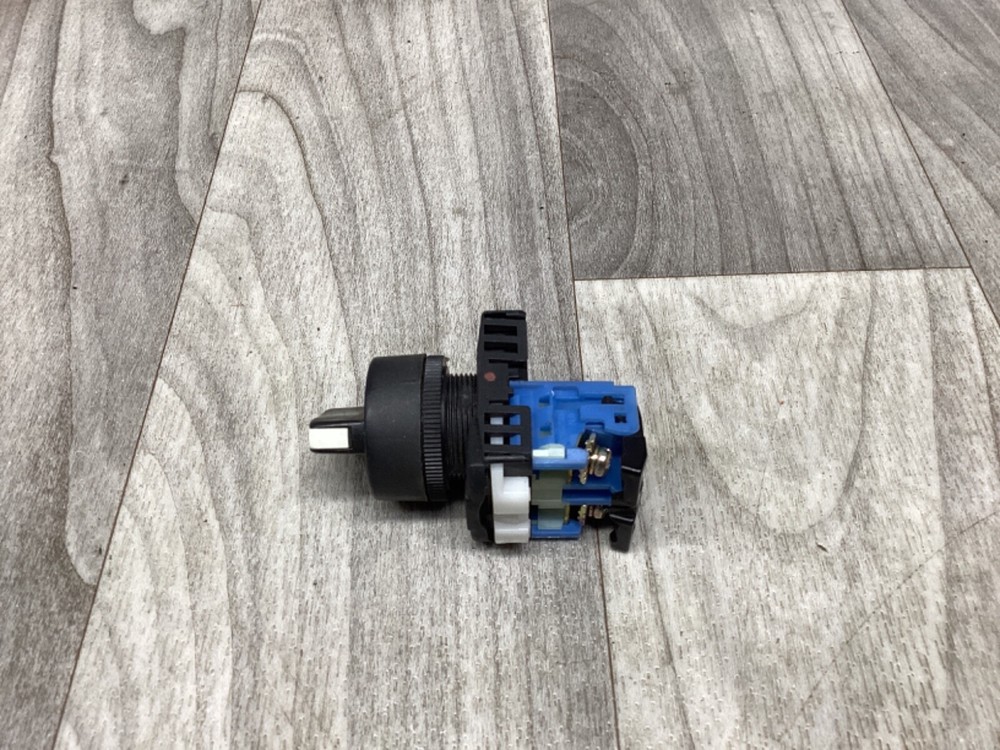 Fuji Electric AR22PR-2 Maintained Selector Switch 2-Position #77F68