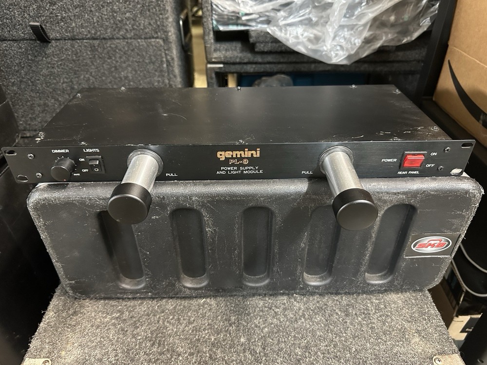 Gemini PL-9 Rack Mountable Power Supply and Light Module 8 Outlets