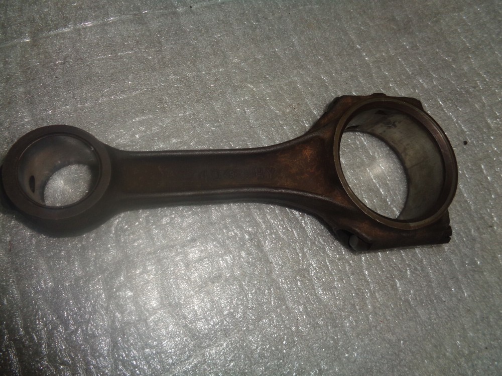 JOHN DEERE 1010 / 2010 CRAWLER / DOZER / TRACTOR. ENGINE CONNECTING ROD.