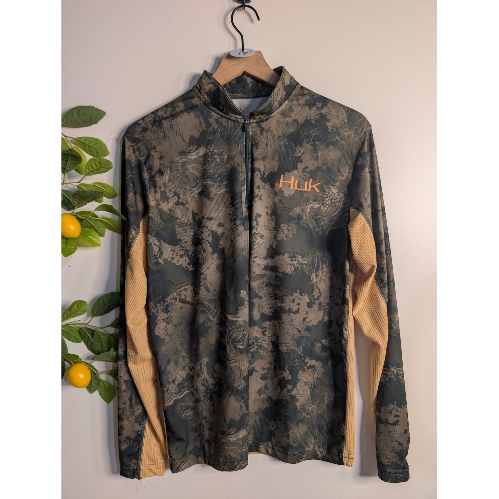 Men's Huk Fishing  1/4 Zip Camo Shirt Sz S