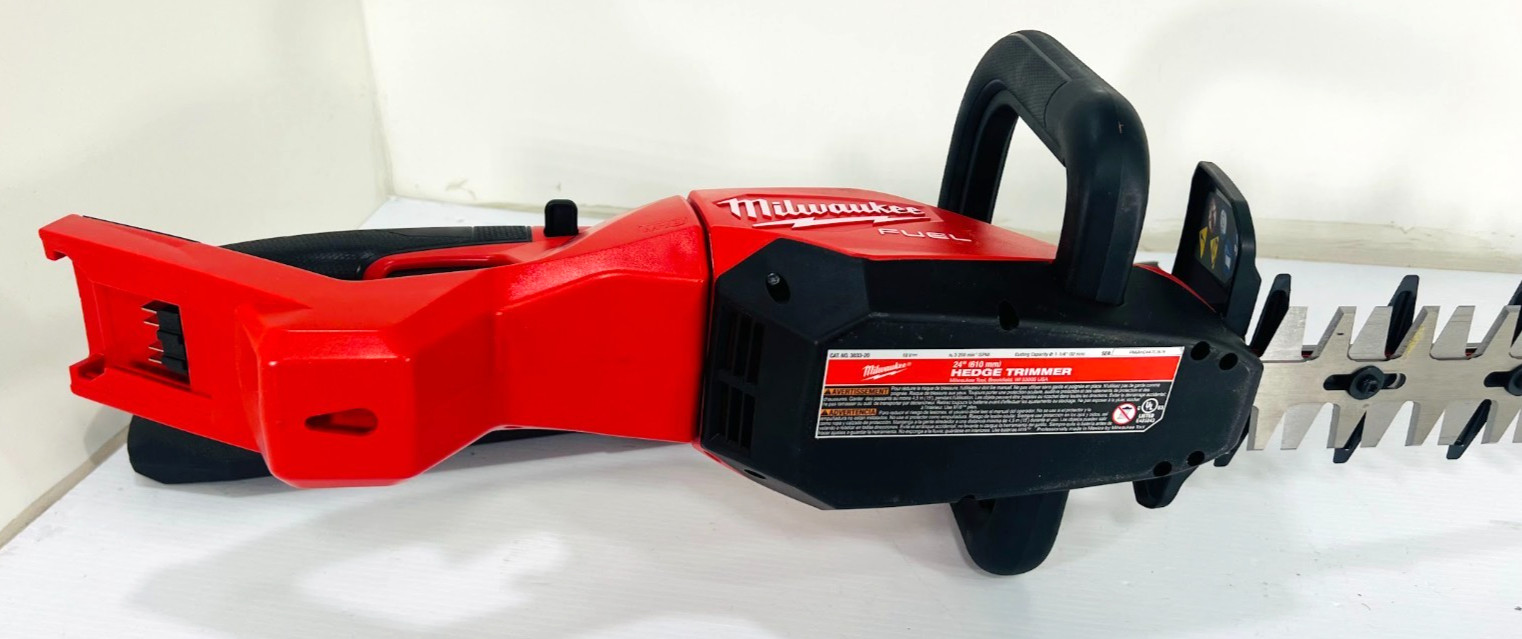 Milwaukee M18 FUEL 24" Hedge Trimmer 3033-20 ***Tool Only****