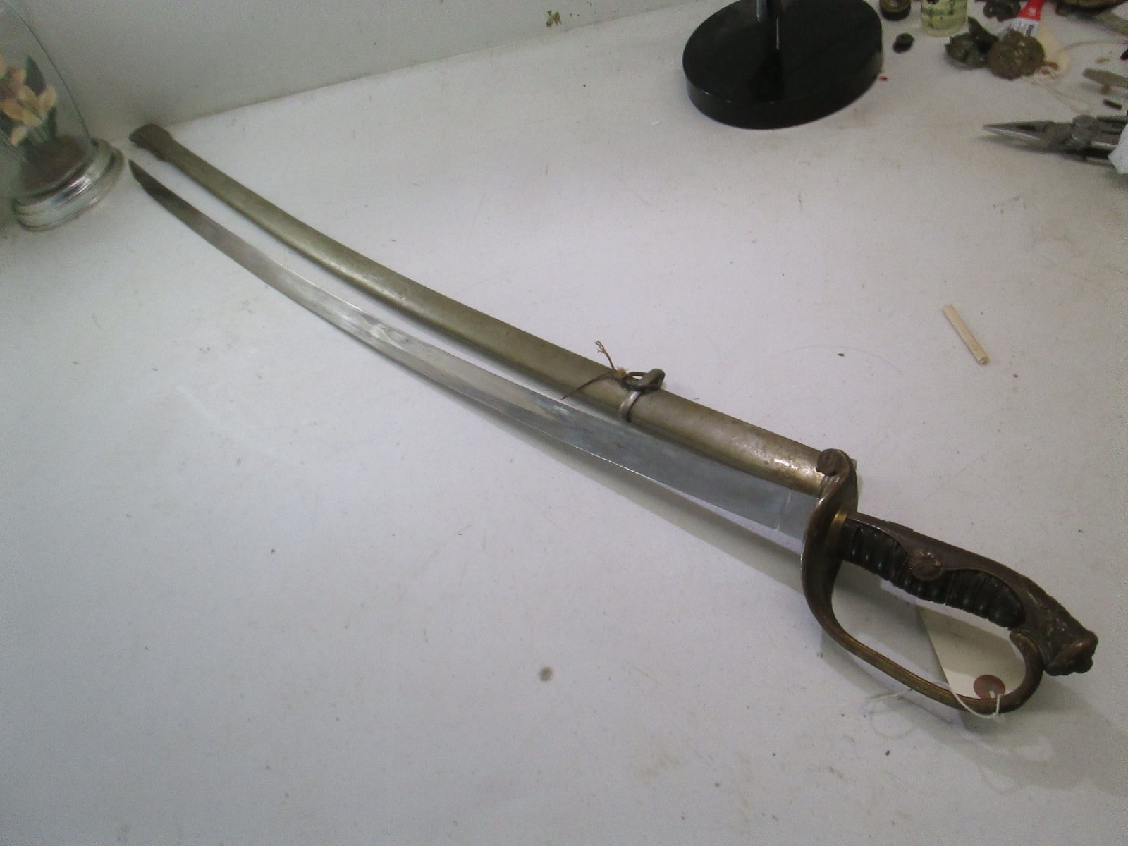 WWII JAPANESE OFFICERS PARADE SWORD WITH SCABBARD & FAMILY CREST MON LONG #L46