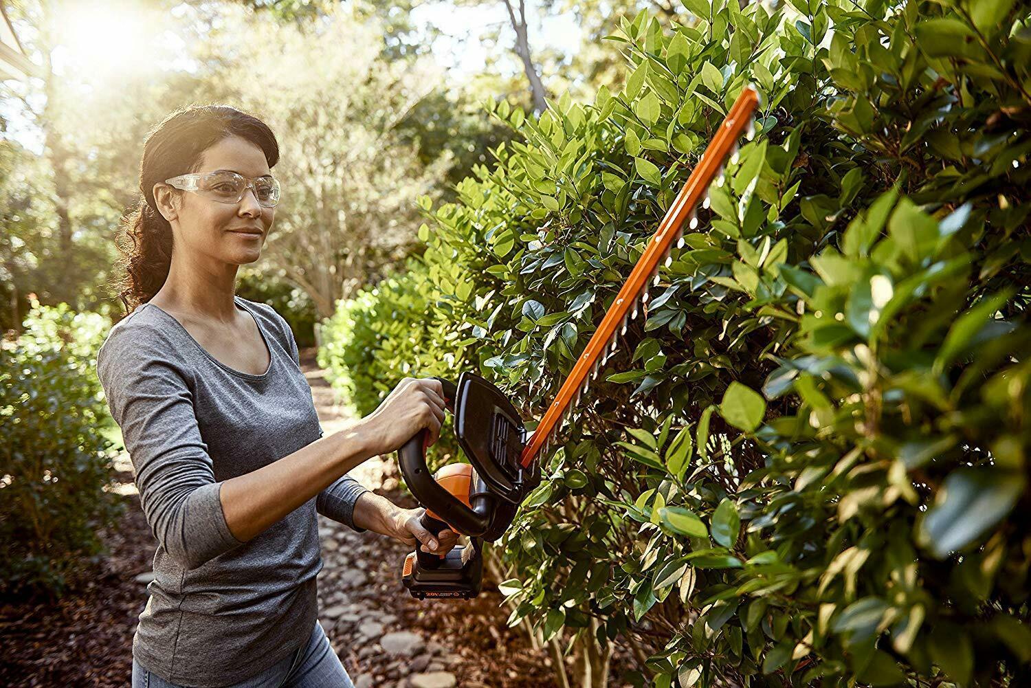 WORX WG261 20V Powershare Cordless 22" Hedge Trimmer - SR