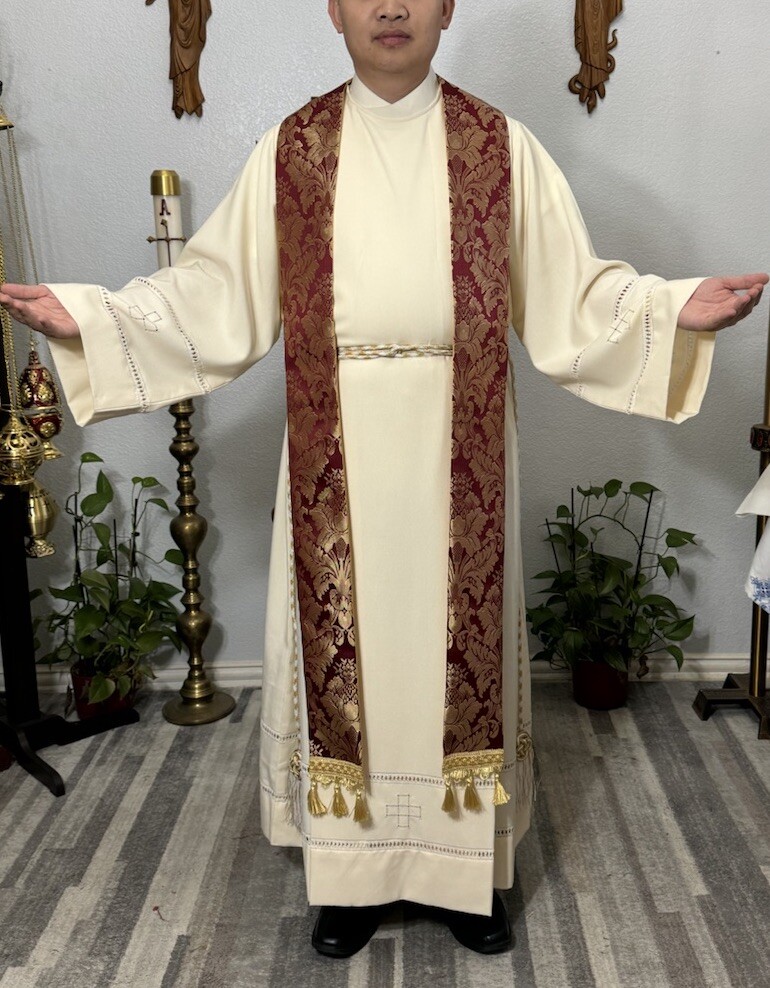 RED VESTMENT CHASUBLE & STOLE