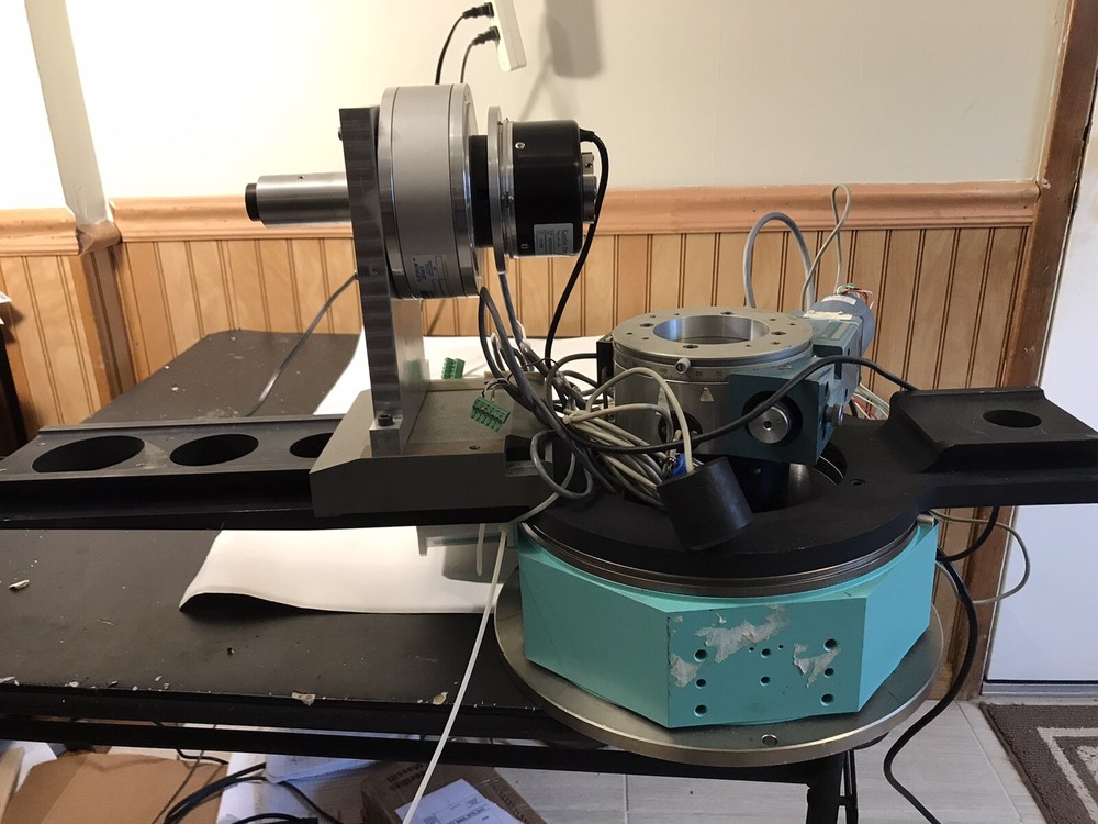 Huber Motorized Rotation goniometer