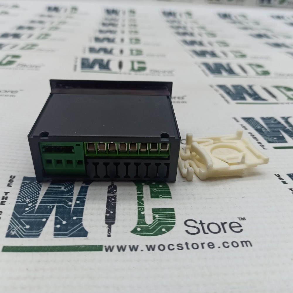 XT111C-4H0HU DIXELL DIGITAL TEMPERATURE CONTROLLER