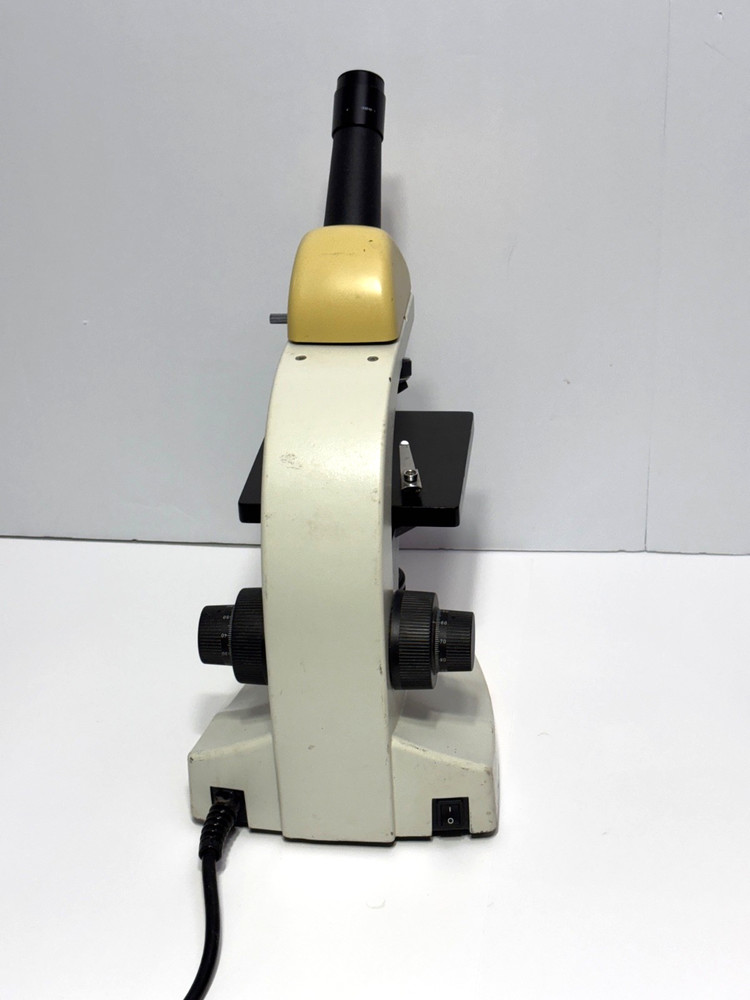 Genuine Leica BME microscope Lecia Microscope With 3 Objectives + Extras