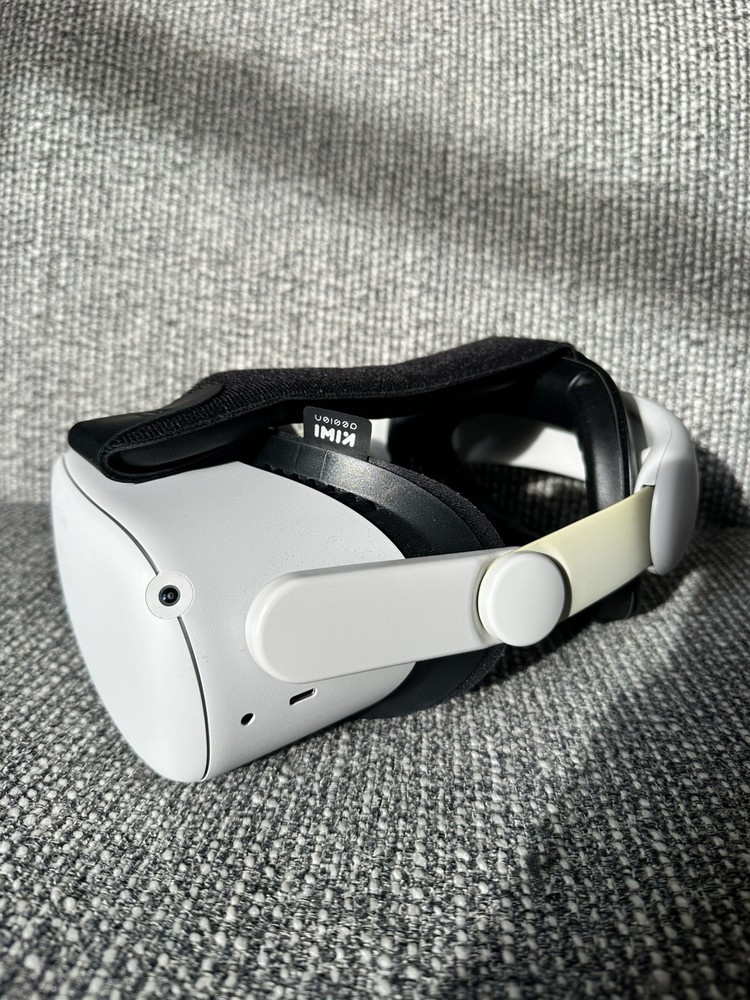 Meta Oculus Quest 2 Virtual Reality Headset With Carrying Case