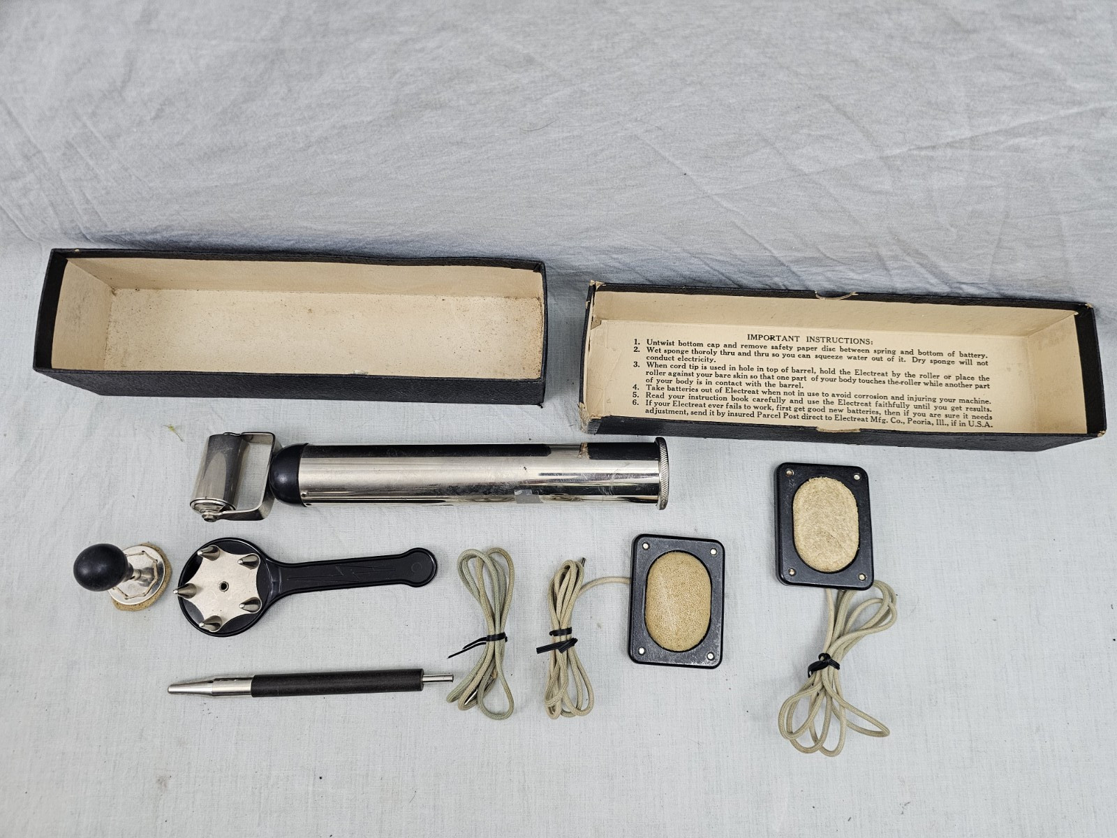 VINTAGE ELECTREAT PAIN RELIEF MASSAGER THERAPY KIT WITH EXTRAS