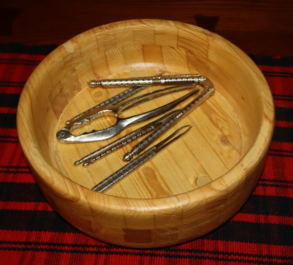 Wooden Nut Cracker Bowl Dish Nutcracker, 9 Tools