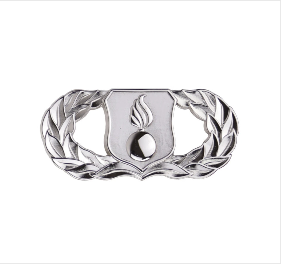 GENUINE U.S. AIR FORCE BADGE: MUNITIONS: BASIC - REGULATION SIZE