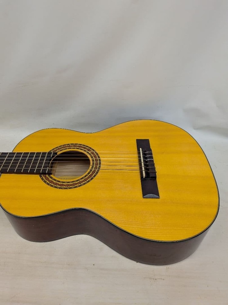 Hora Classical Guitar 3/4 Acoustic With Solid Spruce Top Maple Back