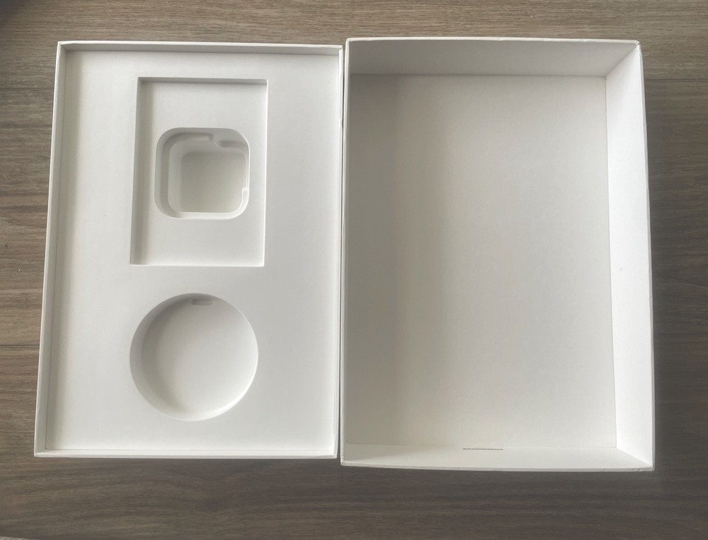 iPad 7th Generation 32GB Silver - Model A2197 - EMPTY BOX ONLY - Near Mint