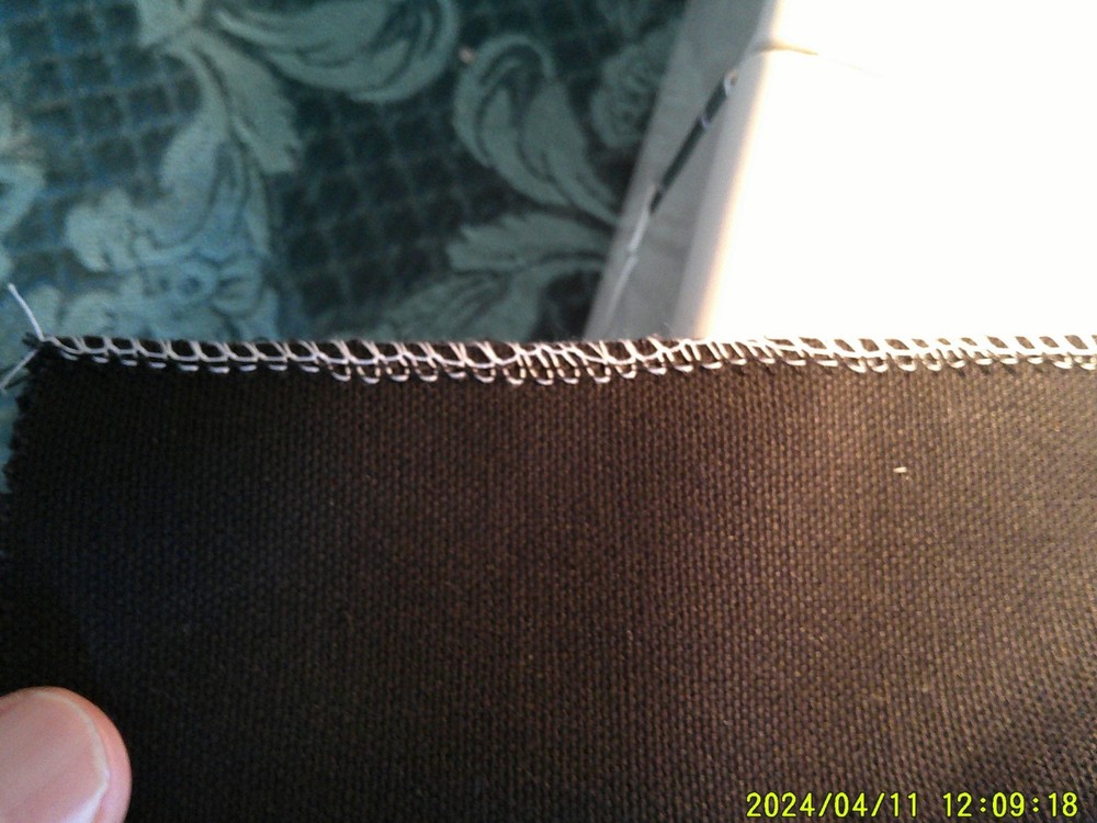 TOYOTA 6700 SEGER SEWING MACHINE (WORKING)