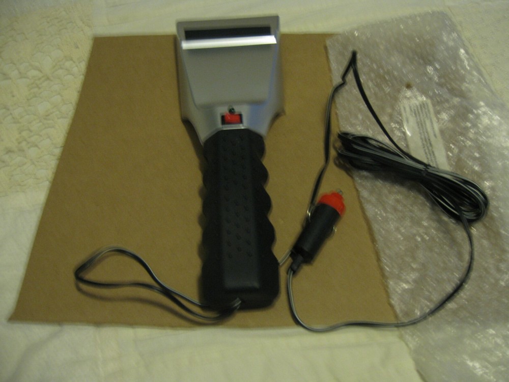 HEATED WINDOW ICE  SCRAPER FOR YOUR CAR,SUV,TRUCK,NEW