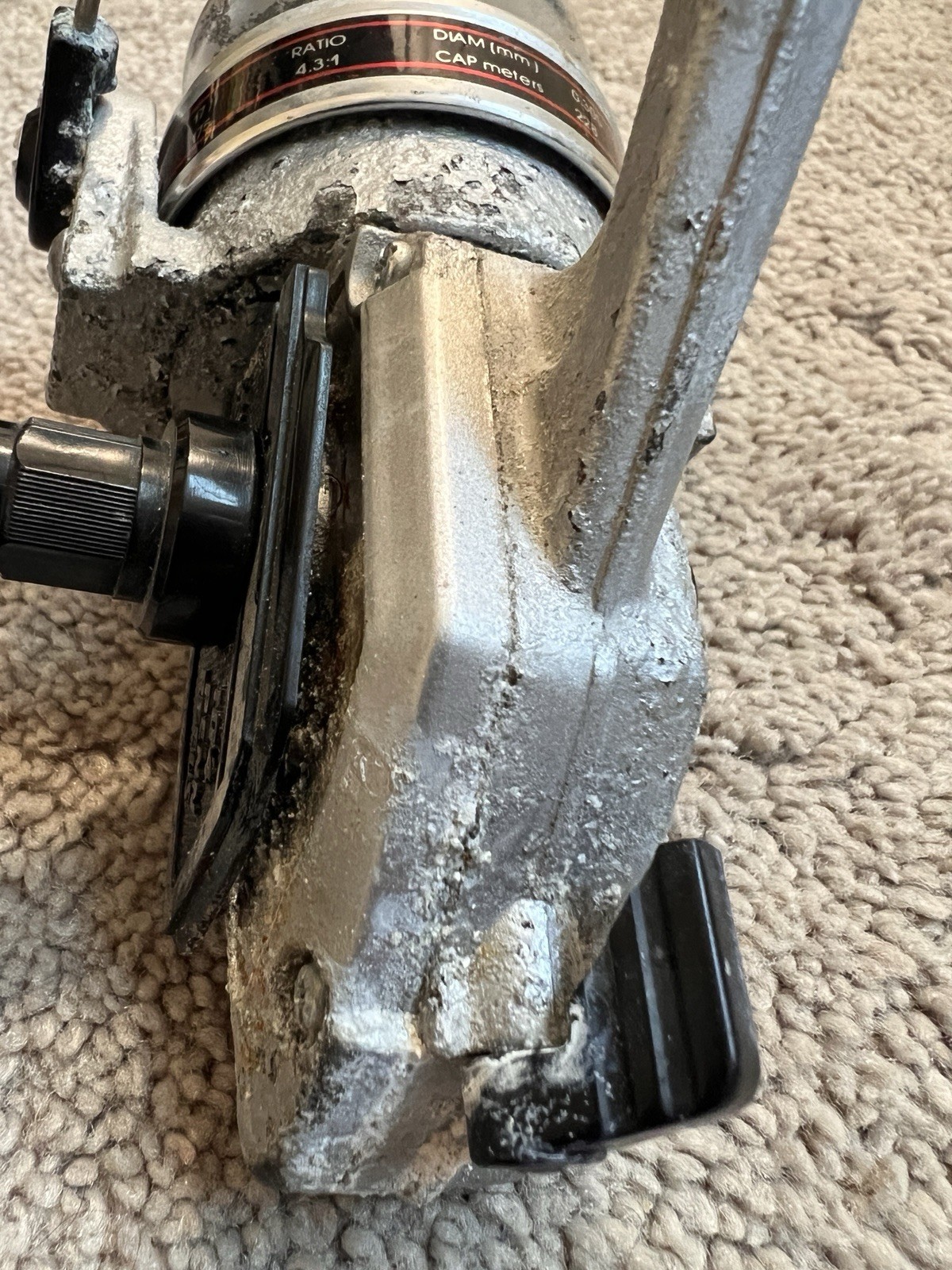 Vintage Penn 104 Spinning Reel FOR PARTS NOT WORKING