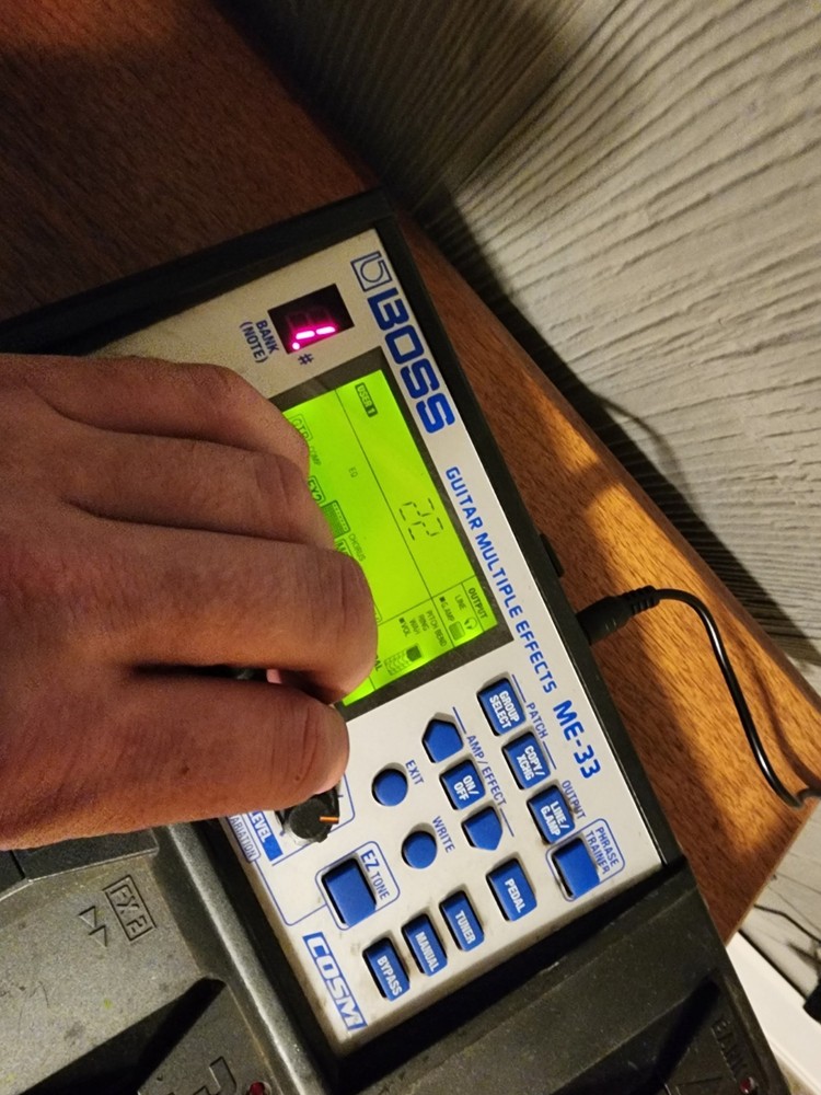 BOSS ME-33 Multiple Multi Effects Processor Guitar Effect With Cord